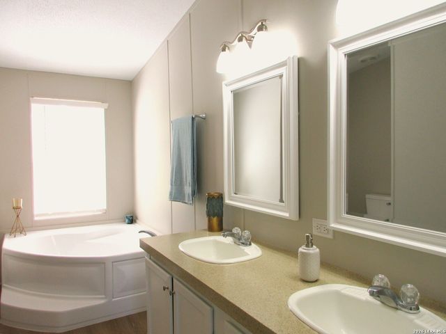 129 Spring Valley, Adkins, TX 78101