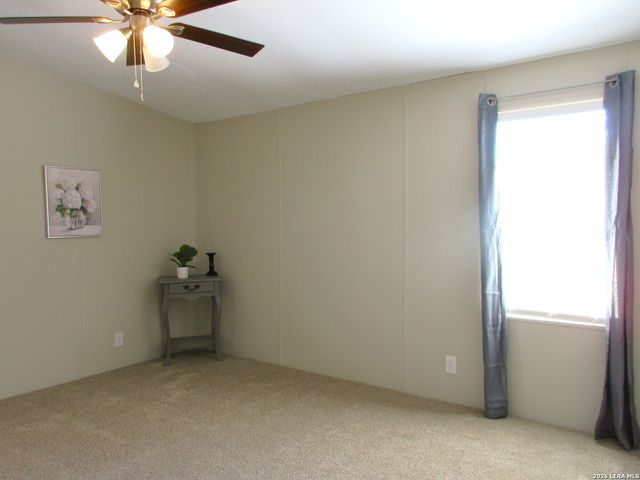 129 Spring Valley, Adkins, TX 78101