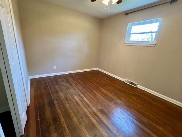 4537 N Wahli Dr, Knoxville, TN 37918