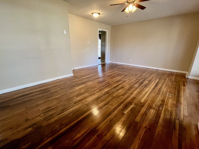 4537 N Wahli Dr, Knoxville, TN 37918