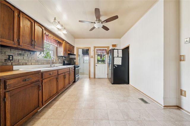 12 Foster Ave, Irwin, PA 15642