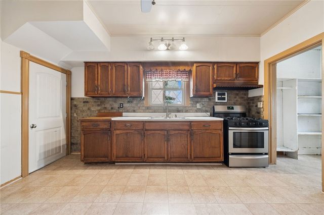12 Foster Ave, Irwin, PA 15642