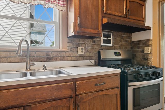 12 Foster Ave, Irwin, PA 15642