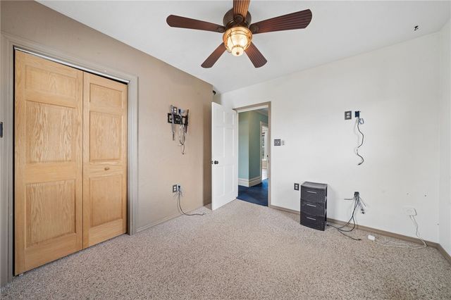 12 Foster Ave, Irwin, PA 15642