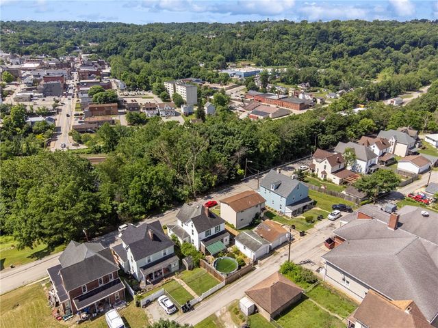 12 Foster Ave, Irwin, PA 15642
