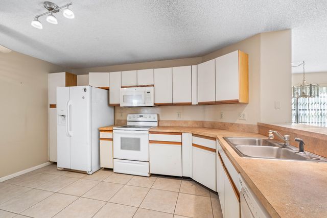 3237 Perimeter Drive 2512, Greenacres, FL 33467