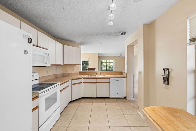 3237 Perimeter Drive 2512, Greenacres, FL 33467