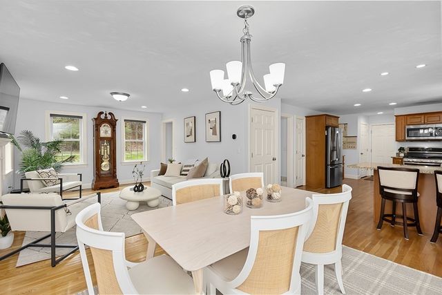 9 Willow Pl, Norfolk, MA 02056