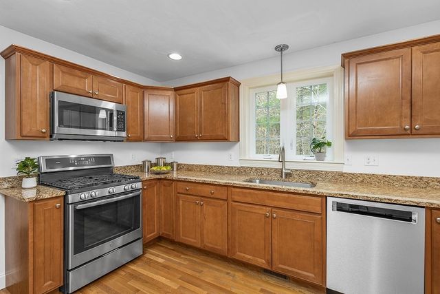 9 Willow Pl, Norfolk, MA 02056