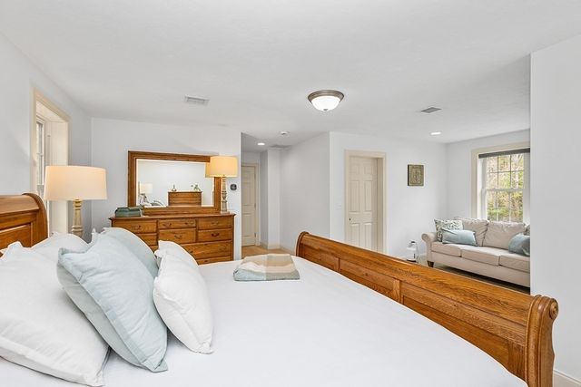 9 Willow Pl, Norfolk, MA 02056