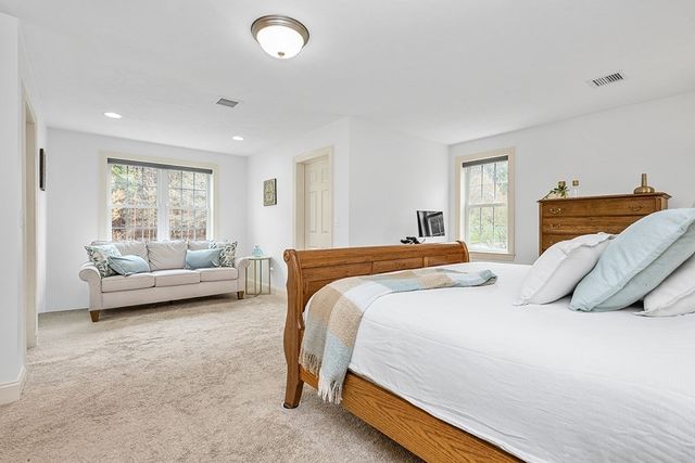 9 Willow Pl, Norfolk, MA 02056