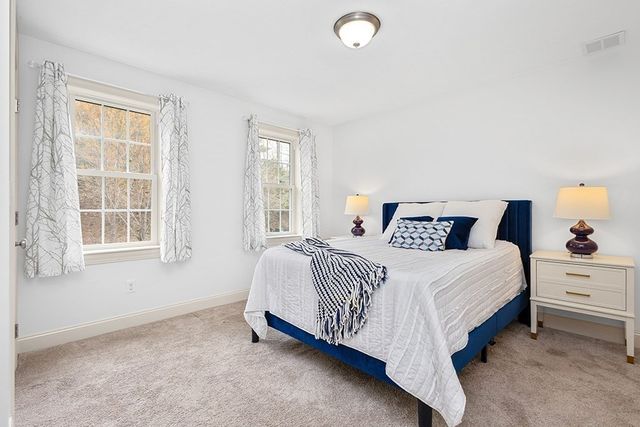 9 Willow Pl, Norfolk, MA 02056