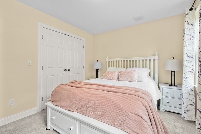 9 Willow Pl, Norfolk, MA 02056