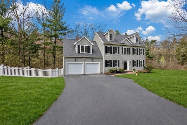 9 Willow Pl, Norfolk, MA 02056