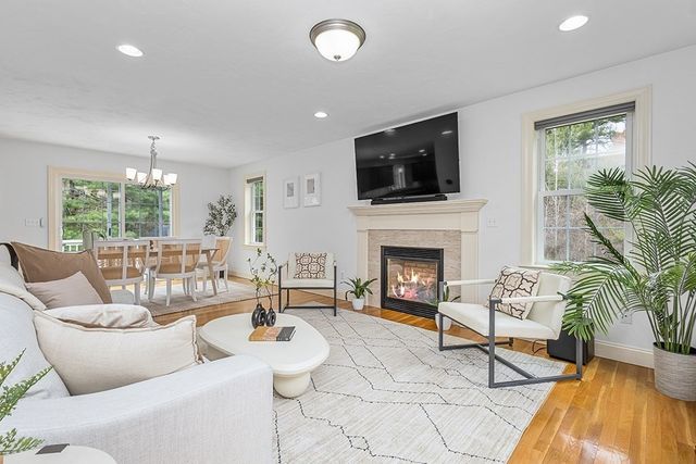 9 Willow Pl, Norfolk, MA 02056