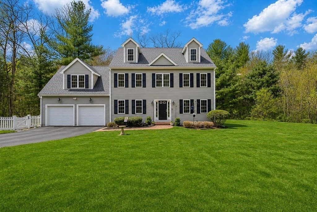 9 Willow Pl, Norfolk, MA 02056