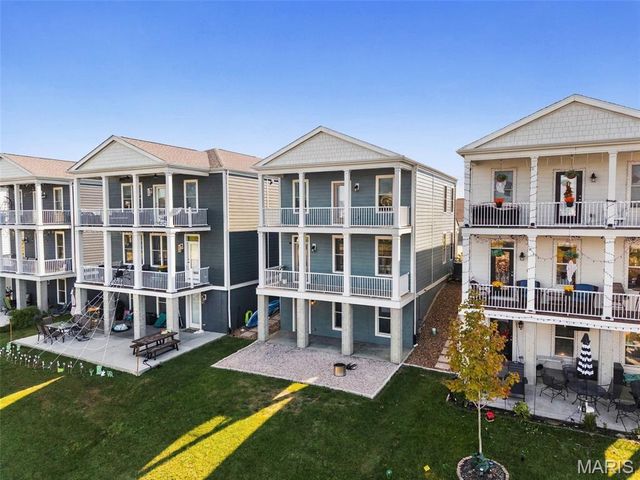 1020 Dyess Way, St Charles, MO 63301