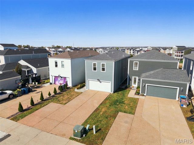 1020 Dyess Way, St Charles, MO 63301