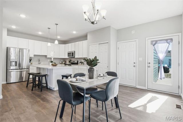 1020 Dyess Way, St Charles, MO 63301