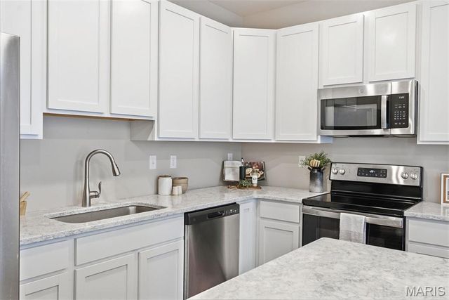 1020 Dyess Way, St Charles, MO 63301