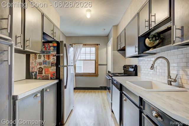 1526 W 12 Mile Road, Royal Oak, MI 48073