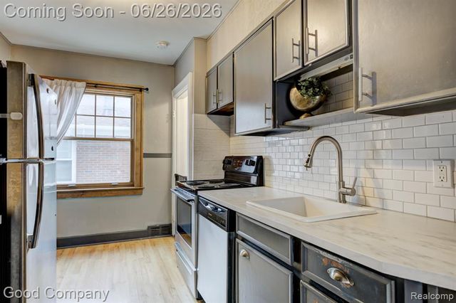 1526 W 12 Mile Road, Royal Oak, MI 48073
