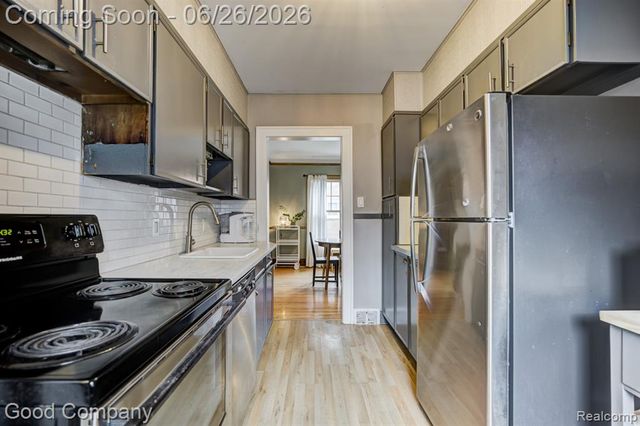 1526 W 12 Mile Road, Royal Oak, MI 48073
