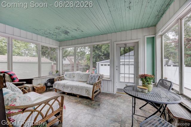 1526 W 12 Mile Road, Royal Oak, MI 48073