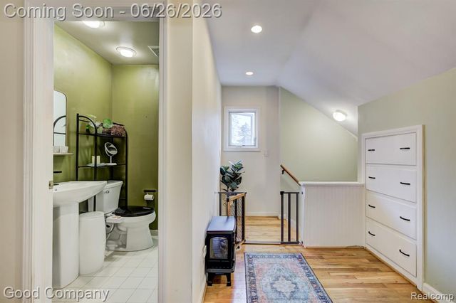 1526 W 12 Mile Road, Royal Oak, MI 48073