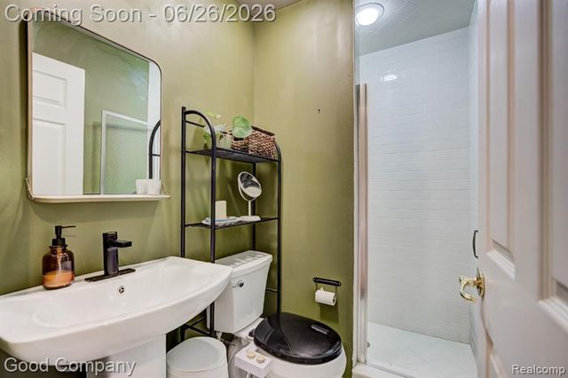 1526 W 12 Mile Road, Royal Oak, MI 48073