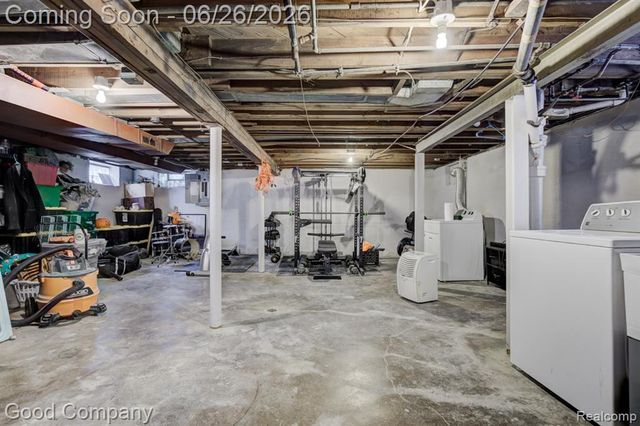 1526 W 12 Mile Road, Royal Oak, MI 48073