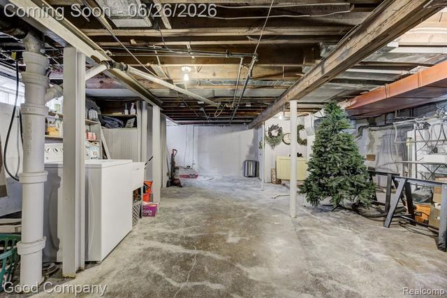 1526 W 12 Mile Road, Royal Oak, MI 48073