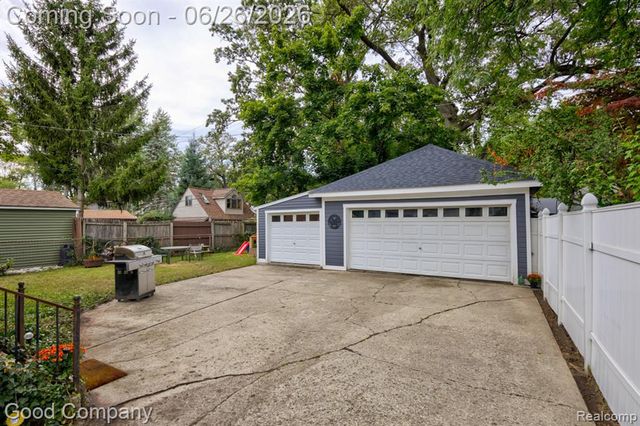1526 W 12 Mile Road, Royal Oak, MI 48073