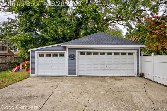 1526 W 12 Mile Road, Royal Oak, MI 48073