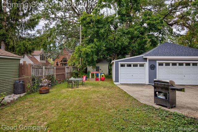 1526 W 12 Mile Road, Royal Oak, MI 48073