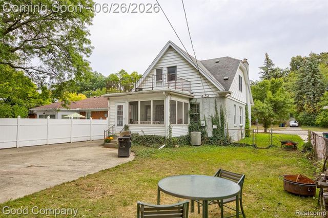 1526 W 12 Mile Road, Royal Oak, MI 48073