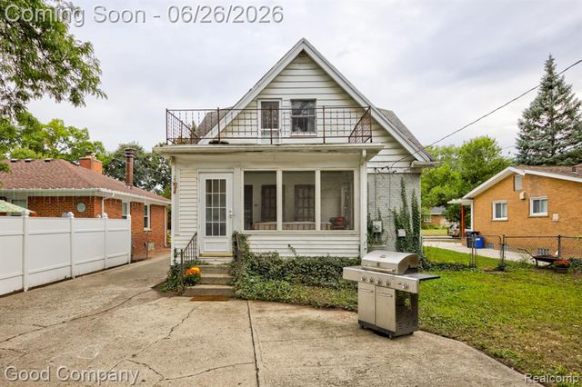 1526 W 12 Mile Road, Royal Oak, MI 48073