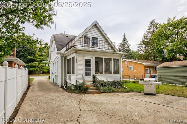 1526 W 12 Mile Road, Royal Oak, MI 48073