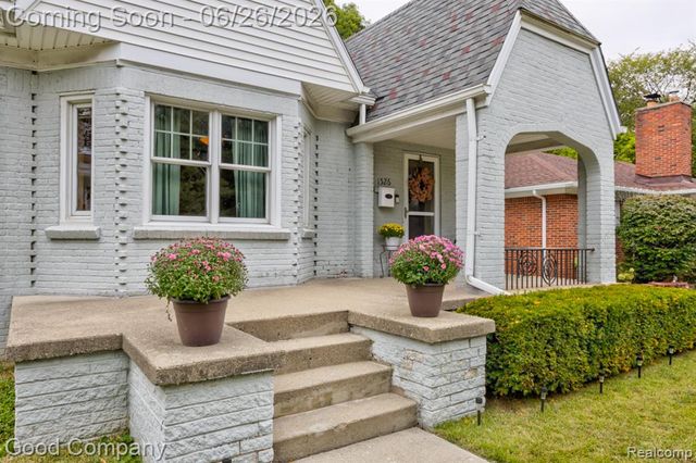 1526 W 12 Mile Road, Royal Oak, MI 48073