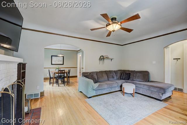 1526 W 12 Mile Road, Royal Oak, MI 48073
