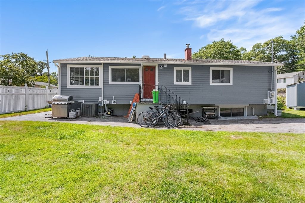 46 Stonehill Rd, Boston, MA 02136