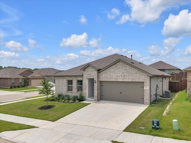 901 De Wit Drive, Fort Worth, TX 76108