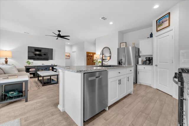 901 De Wit Drive, Fort Worth, TX 76108