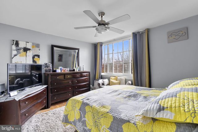 1232 SAVANNAH PL SE, Washington, DC 20032