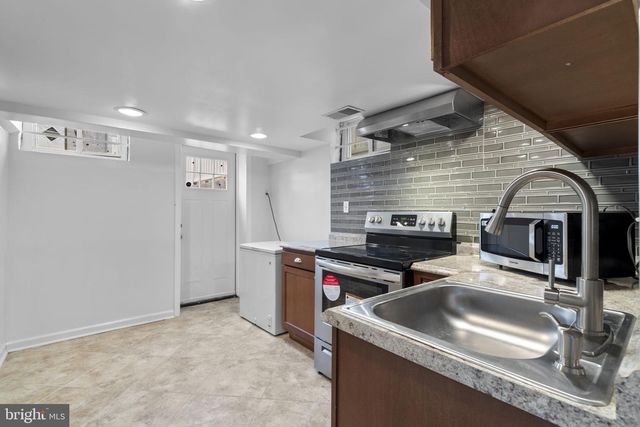 1232 SAVANNAH PL SE, Washington, DC 20032