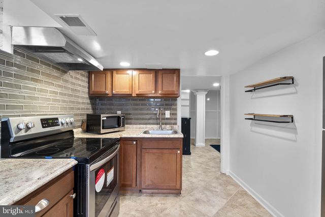 1232 SAVANNAH PL SE, Washington, DC 20032