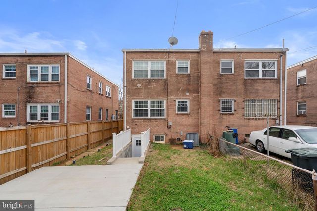 1232 SAVANNAH PL SE, Washington, DC 20032