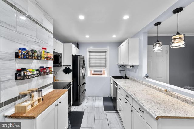 1232 SAVANNAH PL SE, Washington, DC 20032