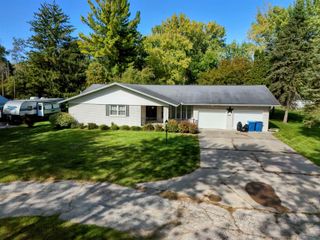 1056 W Center Street, Essexville, MI 48732