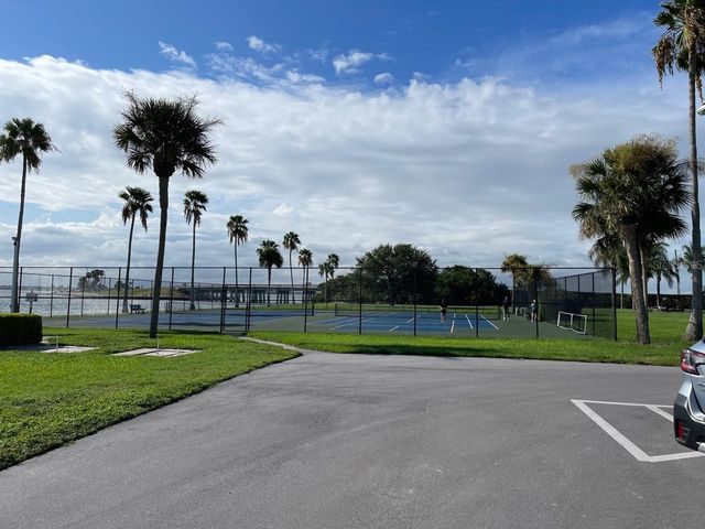 7 DUNOON PLACE 207, Dunedin, FL 34698